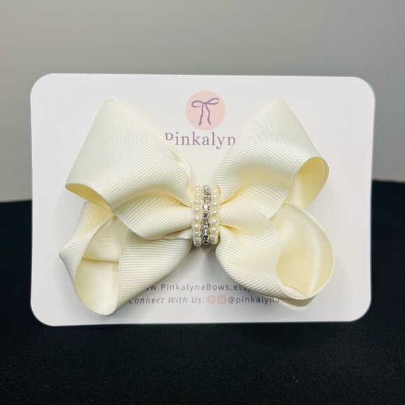 Girls special occasion hair bow - Picture 1 of 3